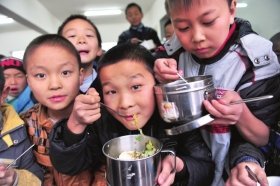 湖南教育厅官员：3元营养补学生只吃到2.25元